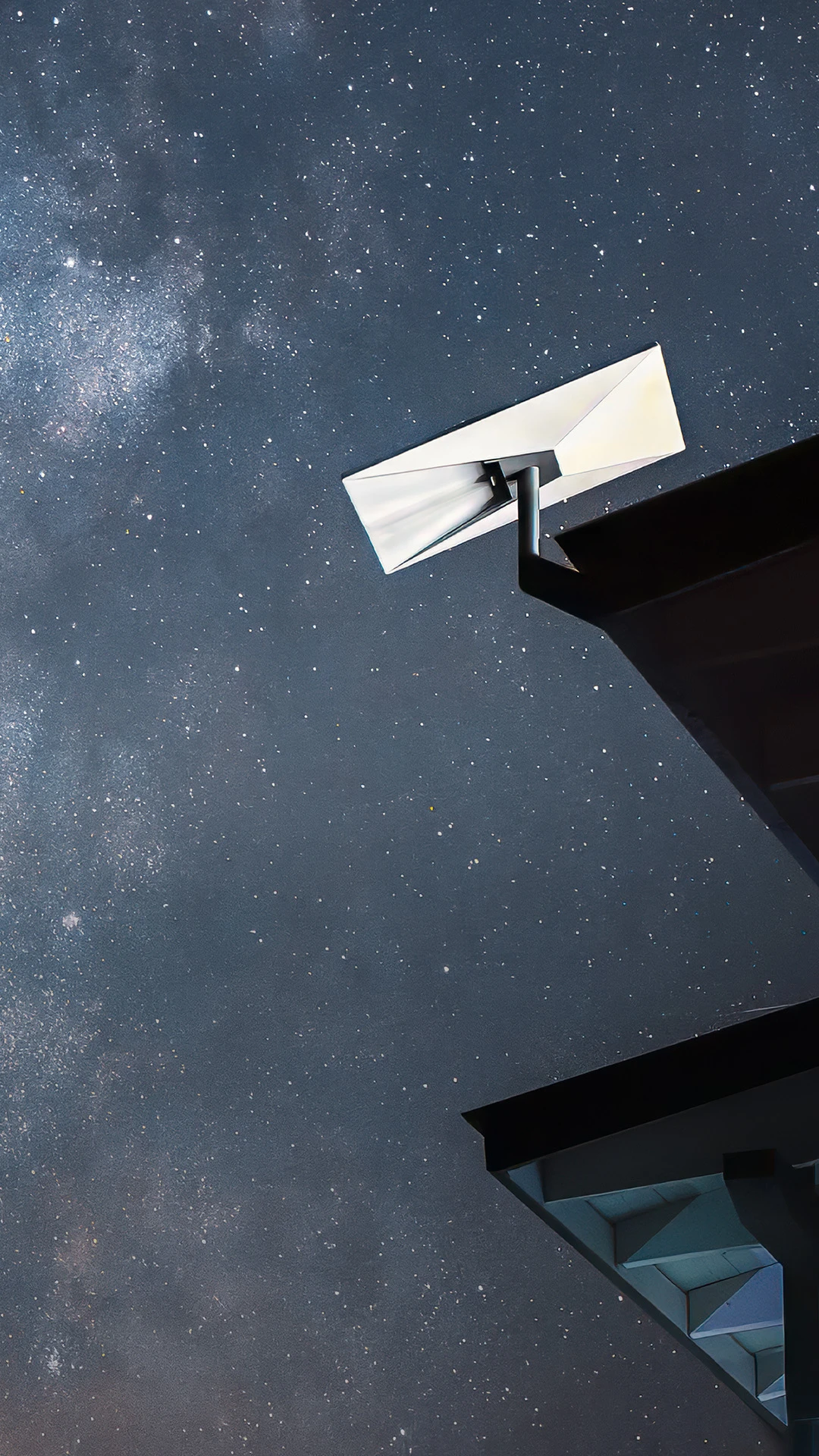 Нічне небо над Землею з супутниками Starlink